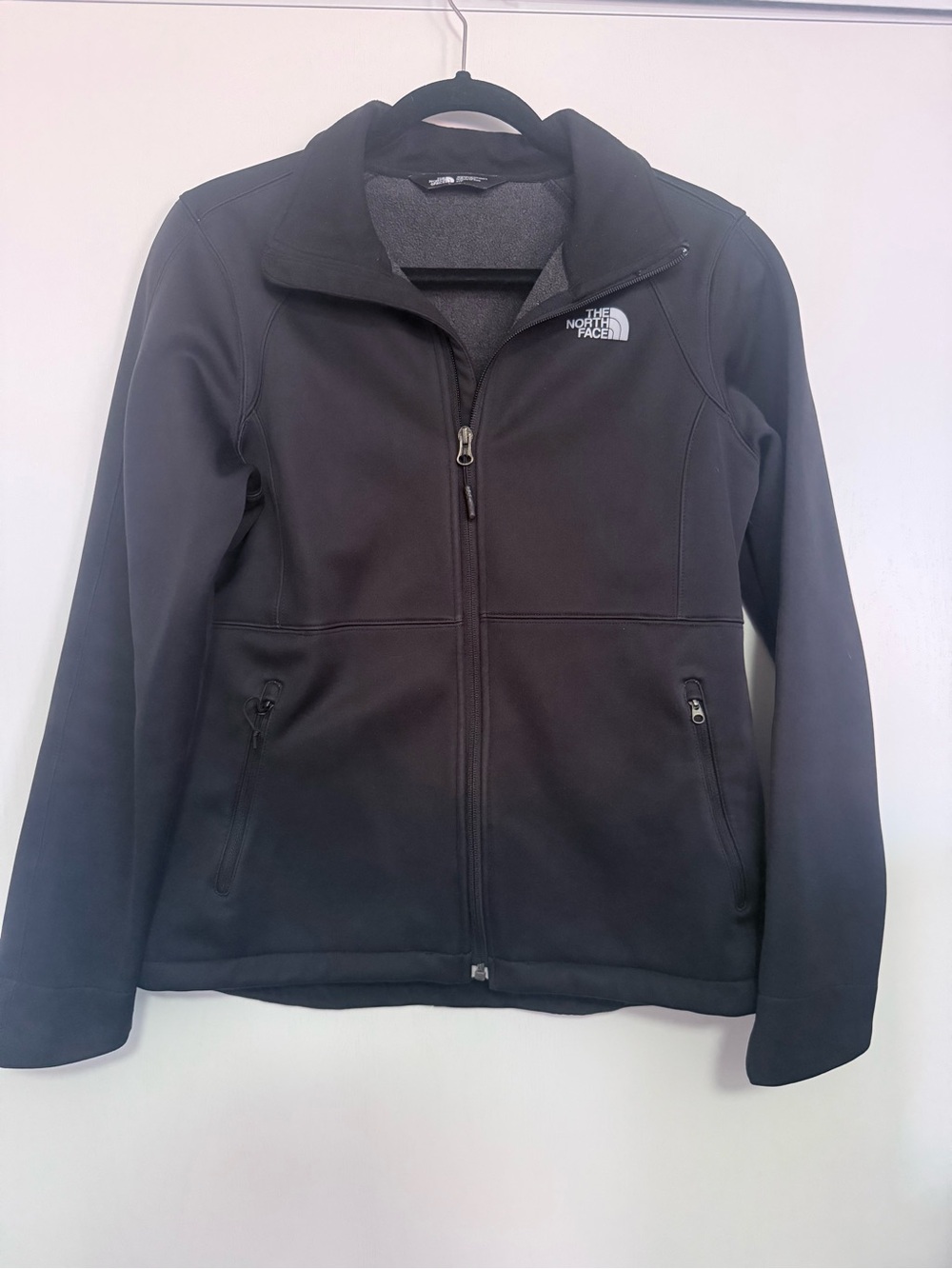 The North Face Kids Black Full-Zip Softshell Jacket
